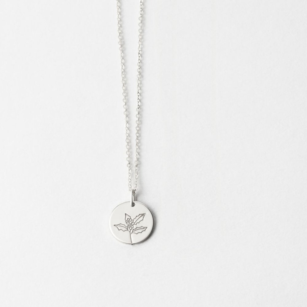 Holly December Birth Flower Cute Engraved Necklace - Picture 4 of 16